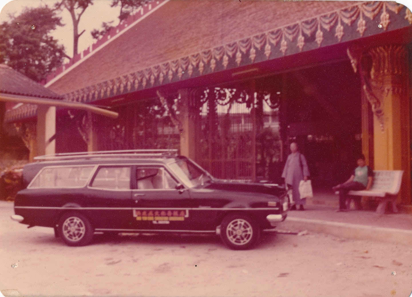 ays-funeral-director-singapore-reminiscent-of-heritage-pride-02 AYS Funerals' first black hearse at the Kong Meng San Phor Kark See Monastery