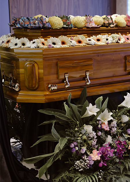 Bespoke-04 A floral tribute upon a dignified casket